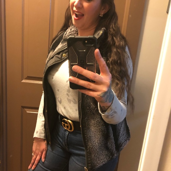 Reversible Green & Faux Fear Vest - Picture 1 of 10